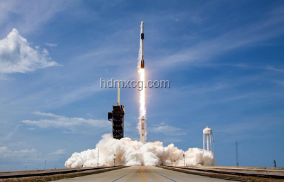 马斯克改口保“龙”记：SpaceX的载人航天风云录